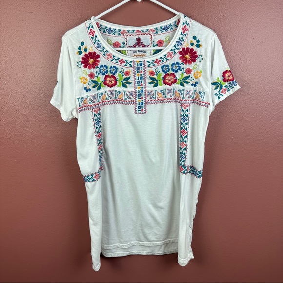 Johnny Was Tops - Johnny Was white floral embroidered short sleeve t-shirt scoop neck size medium